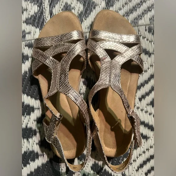 dexflex comfort Shoes Well Worn Sandals Poshmark